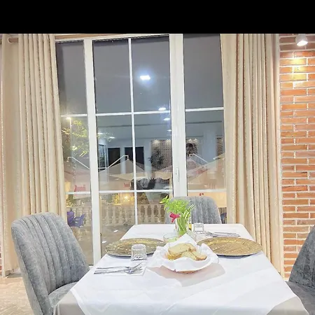 Esal Hotel